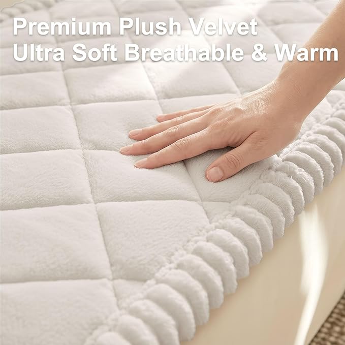 Smiry Couch Cover for Dogs, Non Slip Washable Pet Sofa Protector for Large Dogs, Cats, Fuzzy Plush Sofa Covers for 3 Cushion Couch, Against Fur, Dirt & Scratch Resistant, White, 27.6"×95"