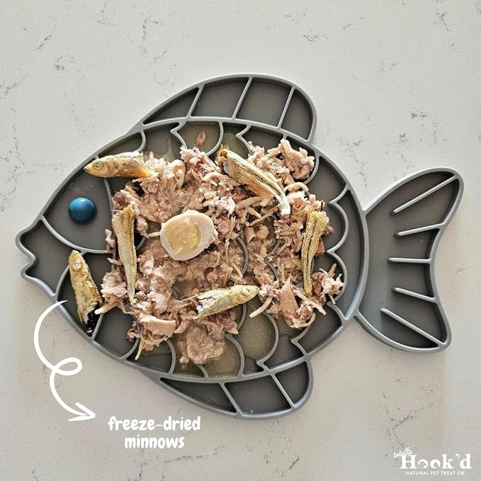 Totally Hook'd Freeze‑Dried Single‑Ingredient Whole Fish Treat, High‑Protein Omega-3, Raw, Great for Training and Picky Eaters, Snack for Dogs & Cats (1 Ounce Bag, Whole Minnows, 3 Pack Bundle)