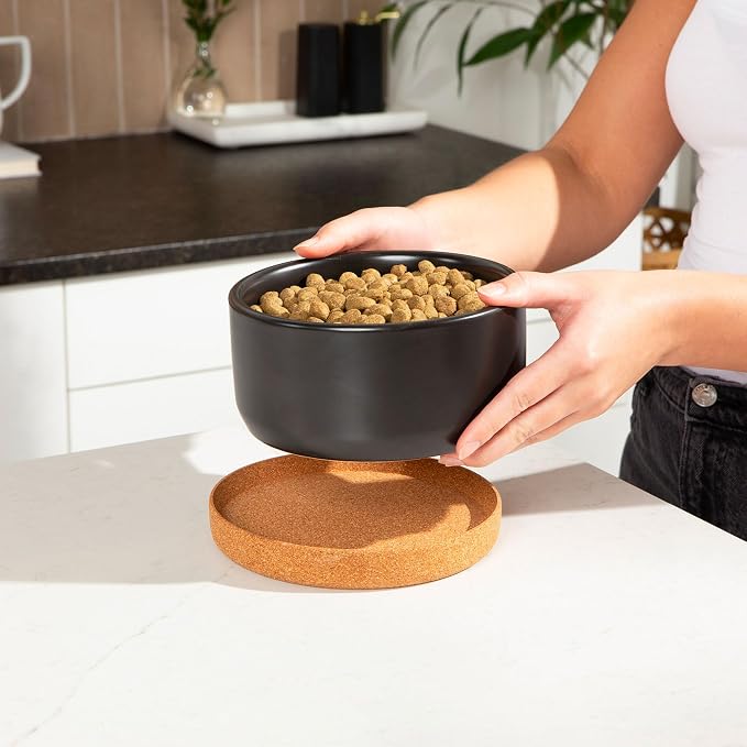 Waggo Corky Bowl – 4 Cup Non-Slip Pet Food and Water Ceramic Dish with Removable Cork Base – Dishwasher & Microwave Safe (Olive)