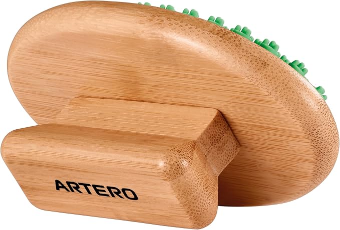 ARTERO Laika - Green Rubber Mitt. Rubber mitt Body and Handle. Firm Grip System for Effective Brushing. Micro Rubber prongs for Removing Shedding Hair in Dogs and Cats.