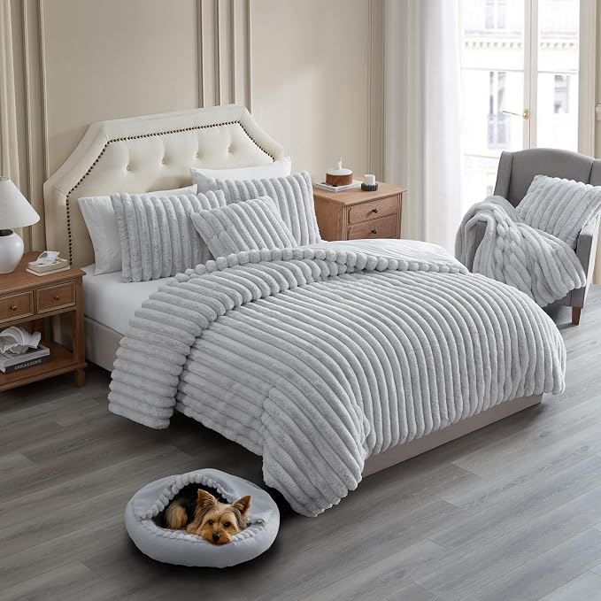 Riverbrook Home Everett Covered Round Cuddly Pet Bed, Gray, Small