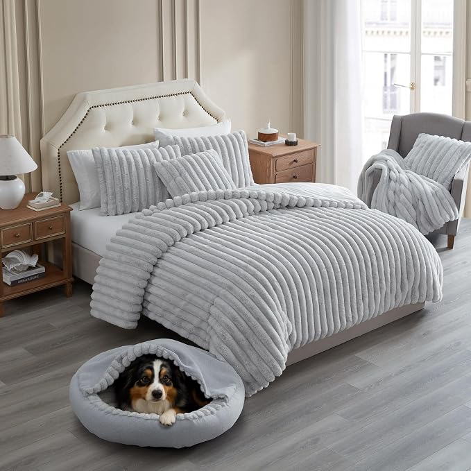 Riverbrook Home Everett Covered Round Cuddly Pet Bed, Gray, Large