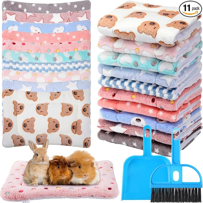 Tudomro 10 Pcs Guinea Pig Bed Mat with Cleaning Dustpan Brush 15" x 11" Animal Bedding Fleece Bunny Sleeping Pad for Small Dogs Cats Rats Hedgehogs Ferrets Hamster Indoor(Heart Bear)