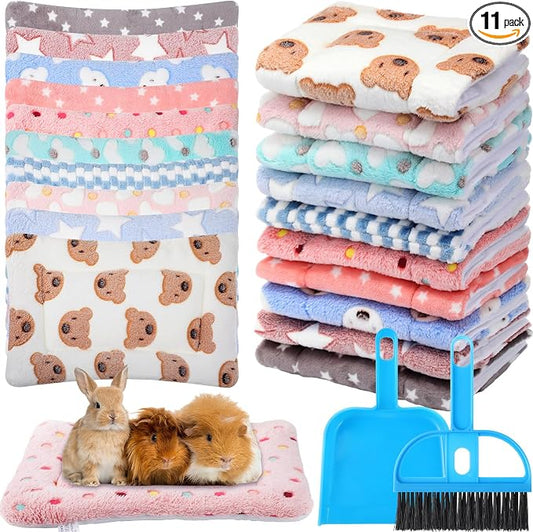 Tudomro 10 Pcs Guinea Pig Bed Mat with Cleaning Dustpan Brush 15" x 11" Animal Bedding Fleece Bunny Sleeping Pad for Small Dogs Cats Rats Hedgehogs Ferrets Hamster Indoor(Heart Bear)
