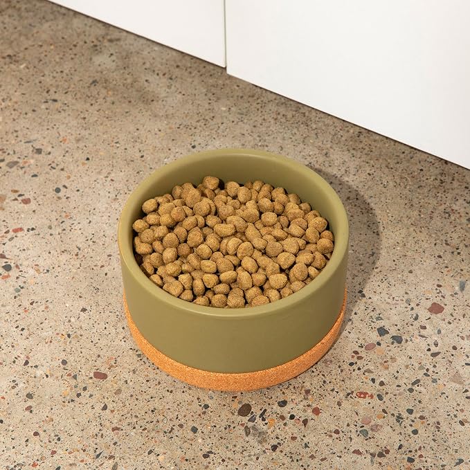 Waggo Corky Bowl – 4 Cup Non-Slip Pet Food and Water Ceramic Dish with Removable Cork Base – Dishwasher & Microwave Safe (Buttercream)