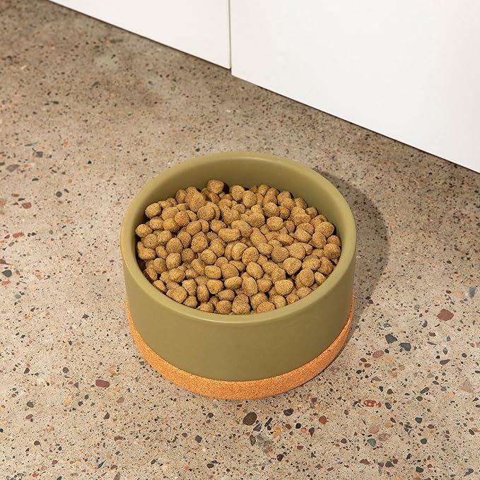 Waggo Corky Bowl – 4 Cup Non-Slip Pet Food and Water Ceramic Dish with Removable Cork Base – Dishwasher & Microwave Safe (Olive)
