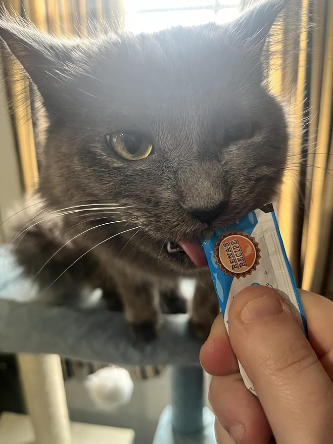 Rena's Recipe Kitty Licks Lickable Cat Treats Variety Pack, 28 Tubes | Creamy purée cat treats in 7 delicious flavors, including tuna and chicken.