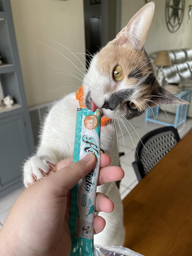Rena's Recipe Kitty Licks Lickable Cat Treats, Tuna Variety Pack, 60 Tubes | Creamy grain-free tuna purée squeeze treats in a convenient 60-tube variety pack.