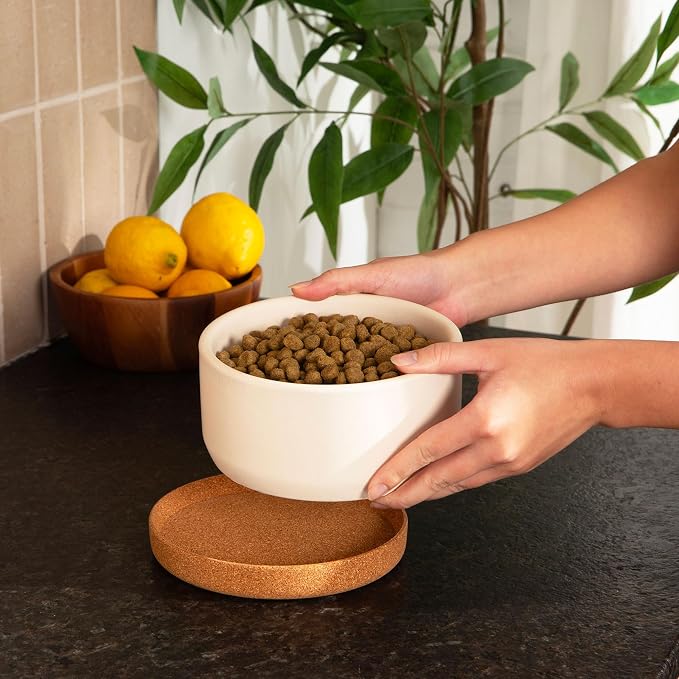 Waggo Corky Bowl – 4 Cup Non-Slip Pet Food and Water Ceramic Dish with Removable Cork Base – Dishwasher & Microwave Safe (Buttercream)